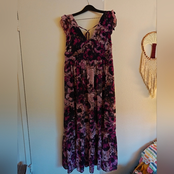 Giffniseti Dresses & Skirts - Floral Maxi Dress